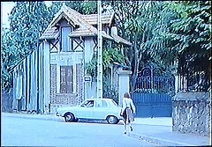 『セリーヌとジュリーは舟でゆく』 1974　約51分：屋敷を出た通りとタクシー
