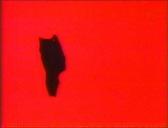 『Mr.バンピラ　眠れる棺の美女』 1974　約0分：赤地に踊る黒いトルソ