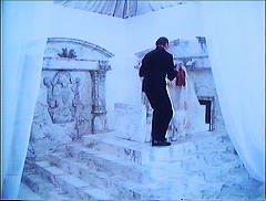 『Mr.バンピラ　眠れる棺の美女』 1974　約25分：城　地下実験室の一角、柩の保管室