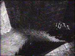『ヤング･フランケンシュタイン』 1974　約21分：玄関広間の階段、上から