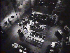 『ヤング･フランケンシュタイン』 1974　約41分：実験室、天井附近から