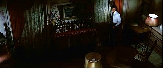 『幽霊屋敷の恐怖　血を吸う人形』 1970　約8分：二階、夕子の部屋　上から