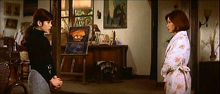 『呪いの館　血を吸う眼』 1971　約35分：姉妹の家、居間