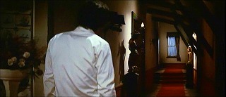 『血を吸う薔薇』 1974　約10分：学長邸、二階廊下を曲がった先