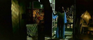 『血を吸う薔薇』 1974　約10分：学長邸、二階廊下を曲がった先の部屋とバルコニー