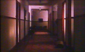 『季節のはざまで』 1992　約36分：廊下