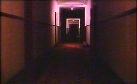 『季節のはざまで』 1992　約56分：廊下