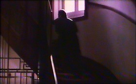 『季節のはざまで』 1992　約1時間28分：エレヴェイター周りの螺旋階段
