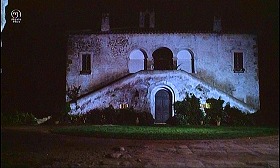 『影なき淫獣』 1973　約48分：岩山の別荘＝コルコッレ城