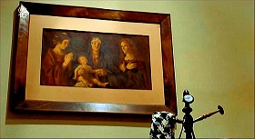 『赤い影』 1973　約44分：老姉妹の宿泊先の部屋＋ジョヴァンニ・ベッリーニ《聖カタリナとマグダラのマリアのいる聖母子》