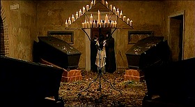 『処女の生血』 1974　約5分：ドラキュラの城　地下室