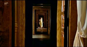 『処女の生血』 1974　約1時間30分：館　部屋の連なりないし廊下　一階(?)
