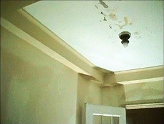 『怪奇！巨大蜘蛛の館』 1978　約1分：二階、つなぎの部屋