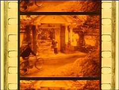 『ＨＯＵＳＥ ハウス』 1977　約17分：フィルムに映る過去　医院前