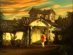 『ＨＯＵＳＥ ハウス』 1977　約1時間21分：白くなった屋敷の門