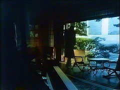 『麗猫伝説』 1983　約58分：左手前にピアノ、右奥で縁側から庭へ