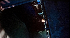 『インフェルノ』 1980　約43分：階段室、下から