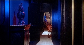 『インフェルノ』 1980　約1時間23分：エリーゼの部屋の廊下