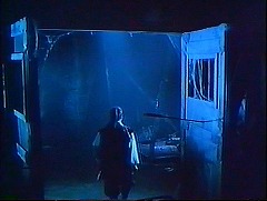 『狼男とサムライ』 1983　約1時間17分：里美の城、地下室の手前
