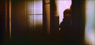 『ハンガー』 1983　約45分：エレヴェーターをおりた先の廊下