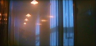 『ハンガー』 1983　約45分：廊下