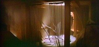 『ハンガー』 1983　約46分：屋根裏