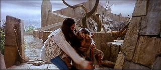 『ラビリンス －魔王の迷宮－』 1986　約54分：城壁上の歩廊