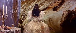 『ラビリンス －魔王の迷宮－』 1986　約1時間9分：巨大な歪み鏡