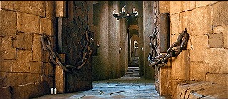 『ラビリンス －魔王の迷宮－』 1986　約1時間26分：城門から奥へ