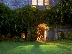 『ノーサンガー・アベイ』 1987　約1時間8分：庭への出入口