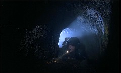 『デモンズ' 3』 1989　約1時間20分：狭いトンネル