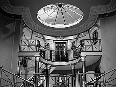 『ドリアン・グレイの肖像』 1945　約53分；玄関ホールの大階段上部