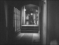 『虹男』 1949　約46分：二階廊下