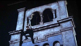 『吸血狼男』 1961　約1時間29分：鐘塔をよじ登る人狼