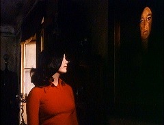 『吸血女地獄』 1973　約27分：居間、男爵夫人の肖像