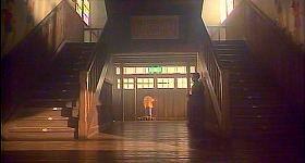 『学校の怪談２』 1996　約13分：学校、正面階段