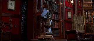 『ホーンティング』 1999　約56分：書斎の書架＝隠し扉