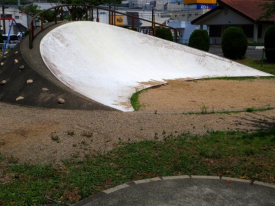 亀山、みゆき公園、築山遊具 (2026/6/21)