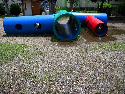 亀山、みゆき公園、ヒューム管型トンネル (2026/6/21)