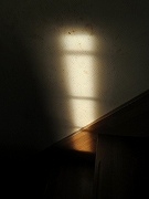 階段と窓からの光