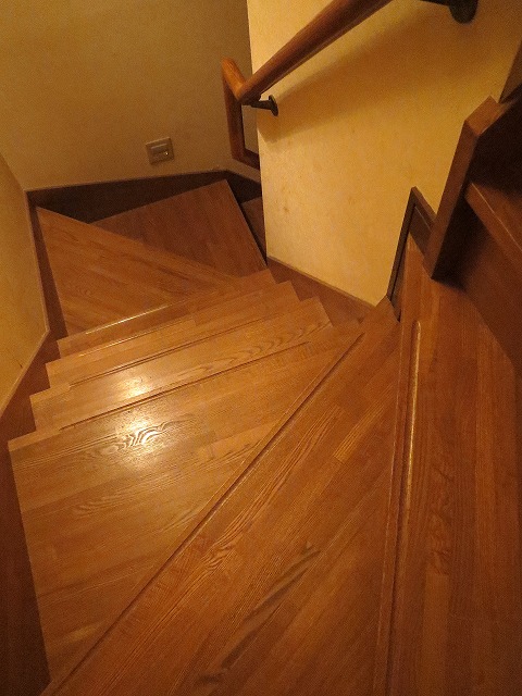 階段（二階から）