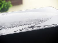 雨の日のヴェランダの柵の上面