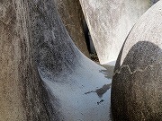 2024/11/8(2)　名古屋、虹が丘公園、安永良徳《海の幻想》1958(部分)