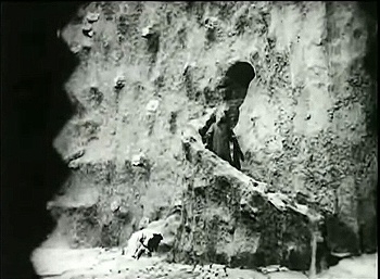 『巨人ゴーレム』 1920、約1時間32分：城壁の内壁