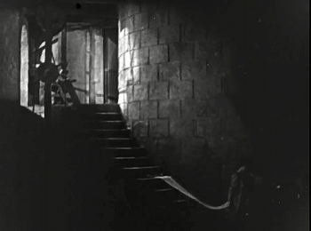 『オペラの怪人』1925　約43分：地下への階段