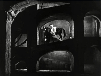 『オペラの怪人』1925　約44分：地下の傾斜路