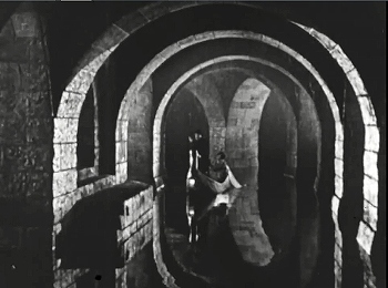 『オペラの怪人』1925　約46分：地下の水路