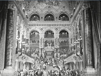 『オペラの怪人』1925　約1時間2分：大階段、仮面舞踏会