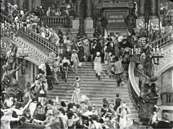 『オペラの怪人』1925　約1時間2分：大階段、仮面舞踏会