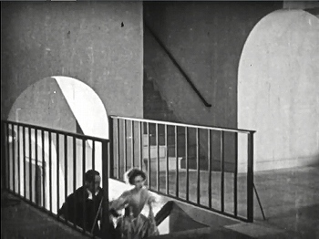 『オペラの怪人』1925　約1時間4分：上階の階段室